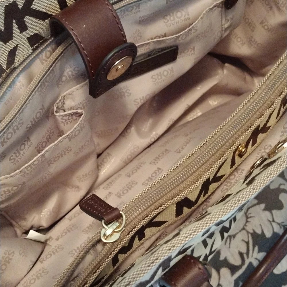 Michael Kors Bag - Picture 7 of 9